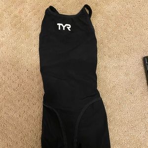 TYR black kneeskin
